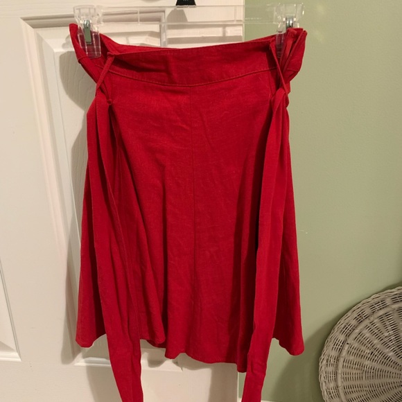 Size S knee length bright red skirt - Picture 3 of 4